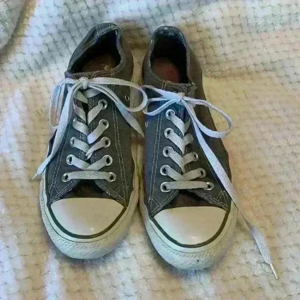 Converse All Star Women’s grey sneaker sz 8 casual fall back to school*